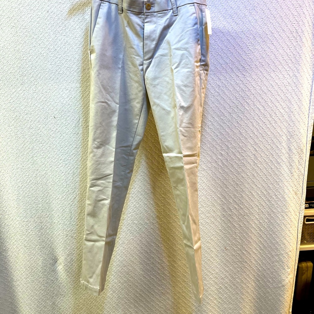 Izod Men’s Performance Stretch Slacks. Size 30 x 32. Brand New with Tags.